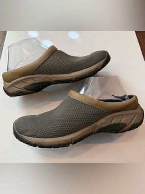 Merrell Women's Olive Green and Tan Slip-On Athletic Clog